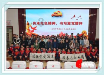 近日，贵州铜仁玉屏，六十余人自驾返乡途中因大雪被困，老乡热情邀请来家中吃饭。